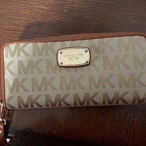 Michael Kors zipper wallet with wrist band